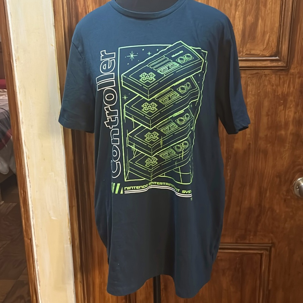 Old Navy Graphic T-Shirt